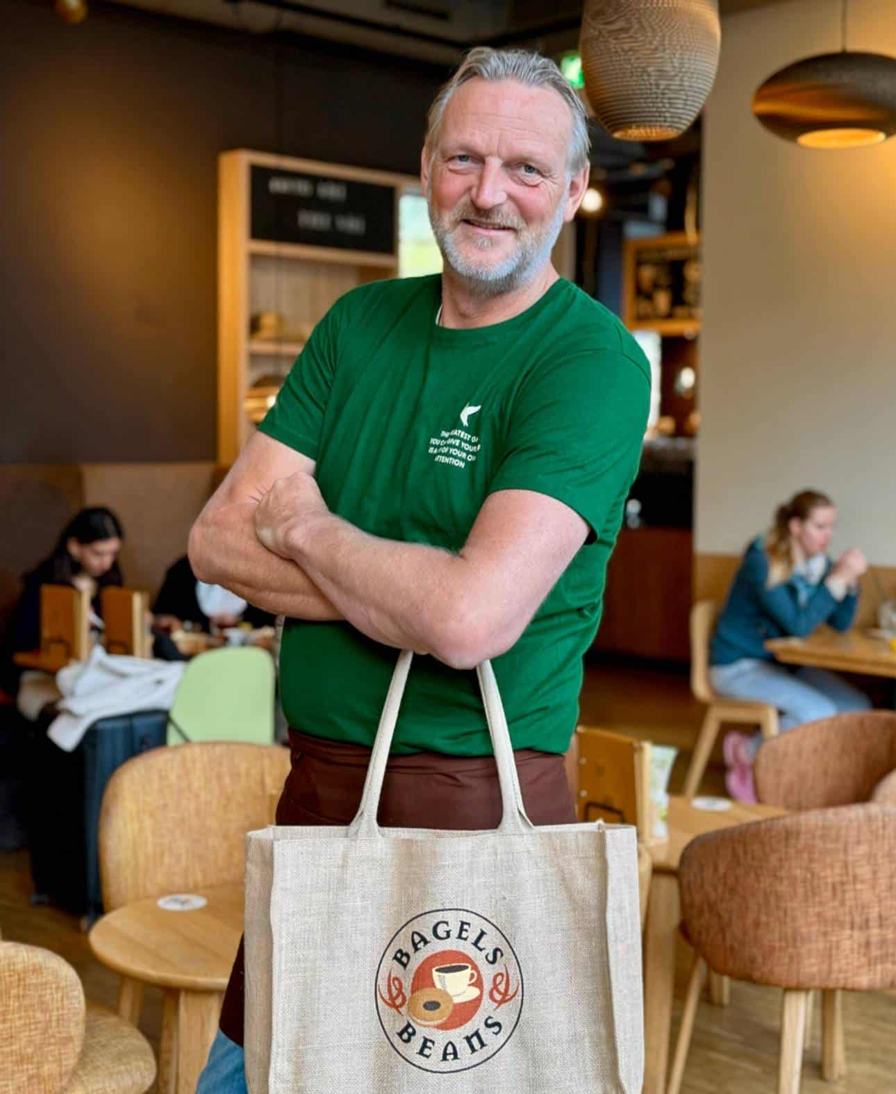 Bagels & Beans Schouwburgplein reopens with new owner Bagels & Beans Schouwburgplein reopens on 15 November with entrepreneur Frank Bosmans, bringing a refreshed interior and a renewed focus on hospitality.